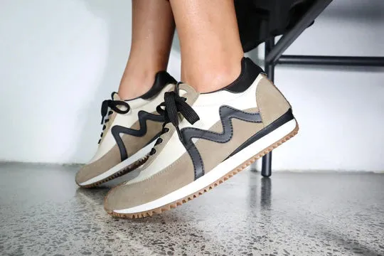 Minx Marvel Taupe Sneaker